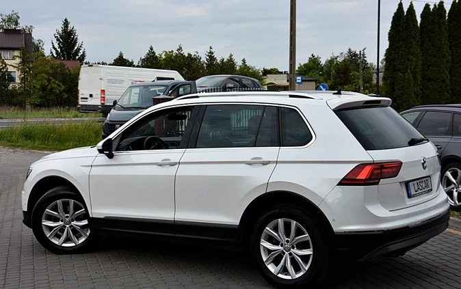 Volkswagen Tiguan cena 89700 przebieg: 171750, rok produkcji 2018 z Warka małe 667